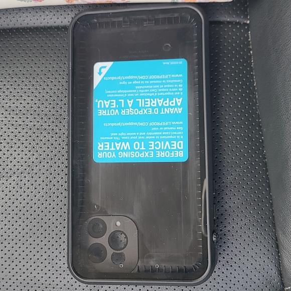 iPhone 11 Pro Max Life proof case - Picture 2 of 5